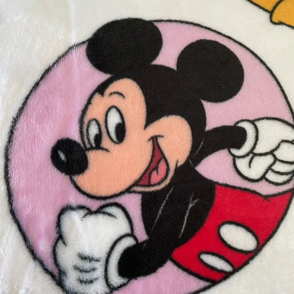 Official Disney "Mickey & Friends" Ultra-Soft Fleece Throw - Picture 3 of 14